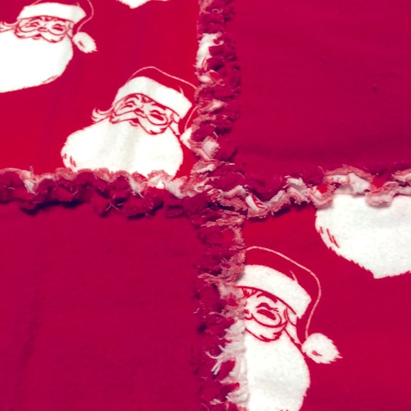 NWT SANTA CHRISTMAS RAG QUILT LARGE 70”x70” RED/WHITE HANDMADE GREAT GIFT🎄 - Picture 4 of 5
